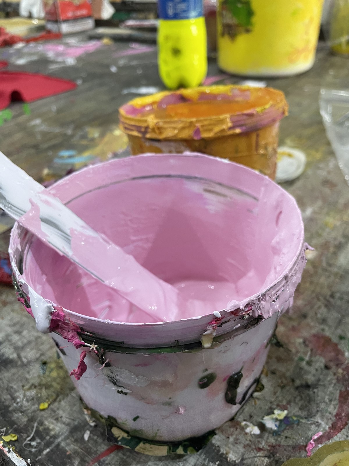 Mixing screen printing ink by hand